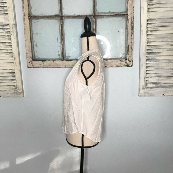 Chelsea28 Women's Ivory Button-up Sleeveless Blouse Size Small NWT - Picture 3 of 10